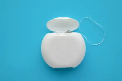 Você sabe usar o fio dental? 4 erros comuns e como evitá-los