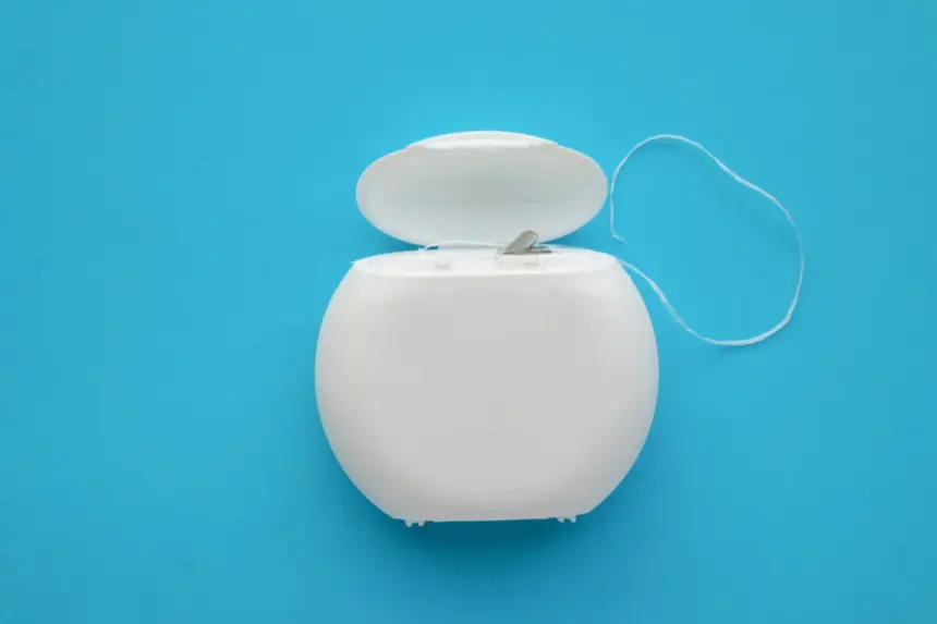 Você sabe usar o fio dental? 4 erros comuns e como evitá-los Você sabe usar o fio dental? 4 erros comuns e como evitá-los
