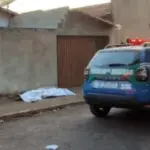 Homem é morto com golpes de faca em Jaraguá; suspeito é preso horas após o crime Homem é morto com golpes de faca em Jaraguá; suspeito é preso horas após o crime