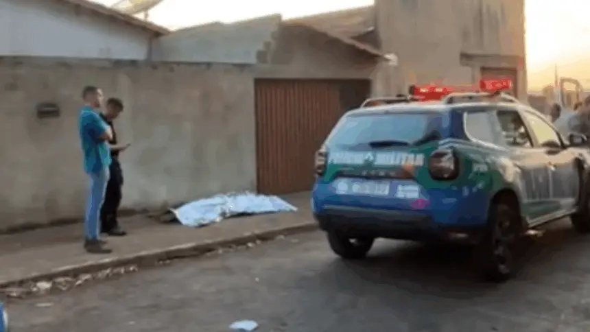 Homem é morto com golpes de faca em Jaraguá; suspeito é preso horas após o crime Homem é morto com golpes de faca em Jaraguá; suspeito é preso horas após o crime