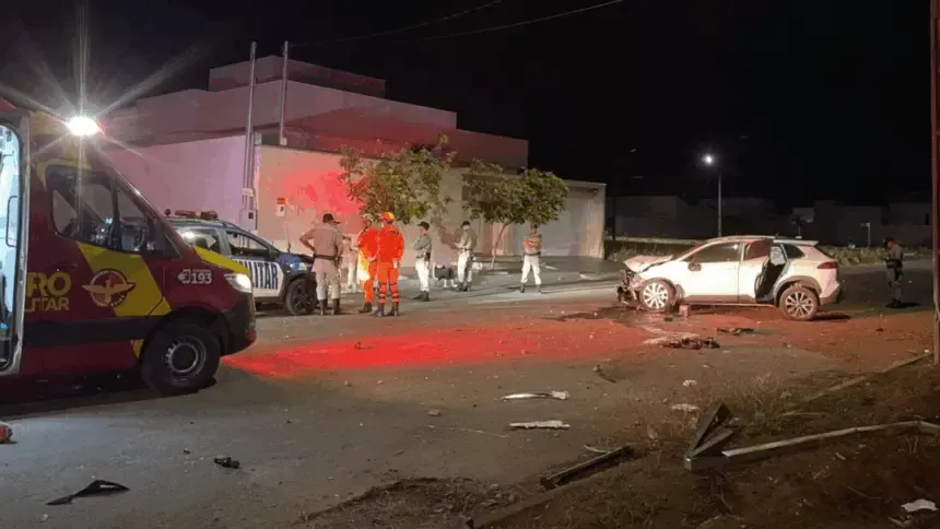 Homem foge nu de abordagem policial e causa acidente violento no sul Goianésia Homem foge nu de abordagem policial e causa acidente violento no sul Goianésia