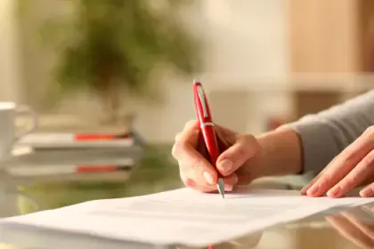 Ministério Público pede na Justiça a retirada de estrutura de metal em espaço público em Goianésia