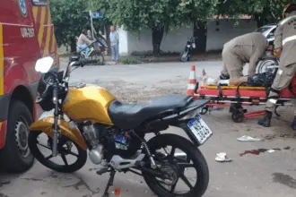 Motociclista fica gravemente ferido após colisão entre moto e carro no leste de Goianésia