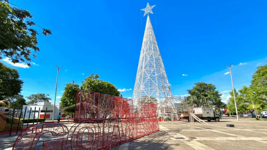 Natal Luz 2025: Luzes da Árvore Encantada serão acesas nesta quinta na Praça Laurentino Martins