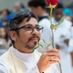 Padre é encontrado morto e enrolado em tapete após quase 24 horas desaparecido