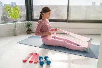 Pilates: 5 exercícios simples para fazer em casa