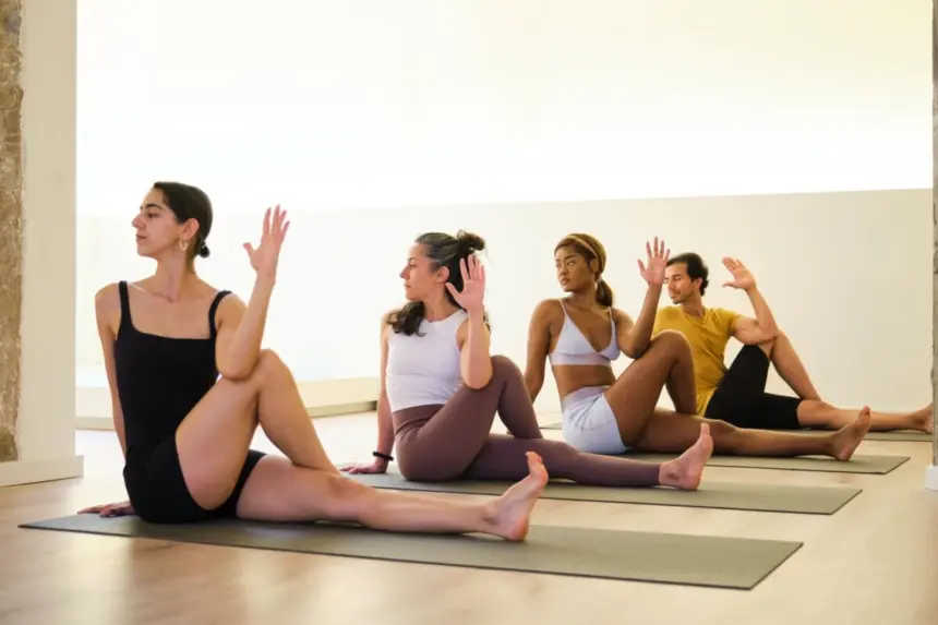 Posturas de yoga: 7 opções e os benefícios delas para a saúde