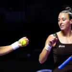 Stefani e Babos vencem russas e se aproximam da semi do WTA Finals