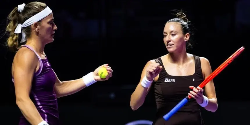Stefani e Babos vencem russas e se aproximam da semi do WTA Finals