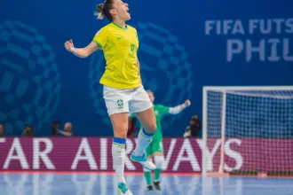 Brasil goleia e avança para semi da Copa do Mundo de futsal