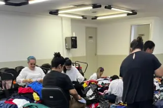 PCGO doa, após autorização judicial, vestuários apreendidos para instituição filantrópica – Policia Civil do Estado de Goiás