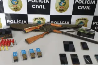 PCGO cumpre mandado e apreende armas de fogo, munições e aparelhos eletrônicos em Niquelândia – Policia Civil do Estado de Goiás
