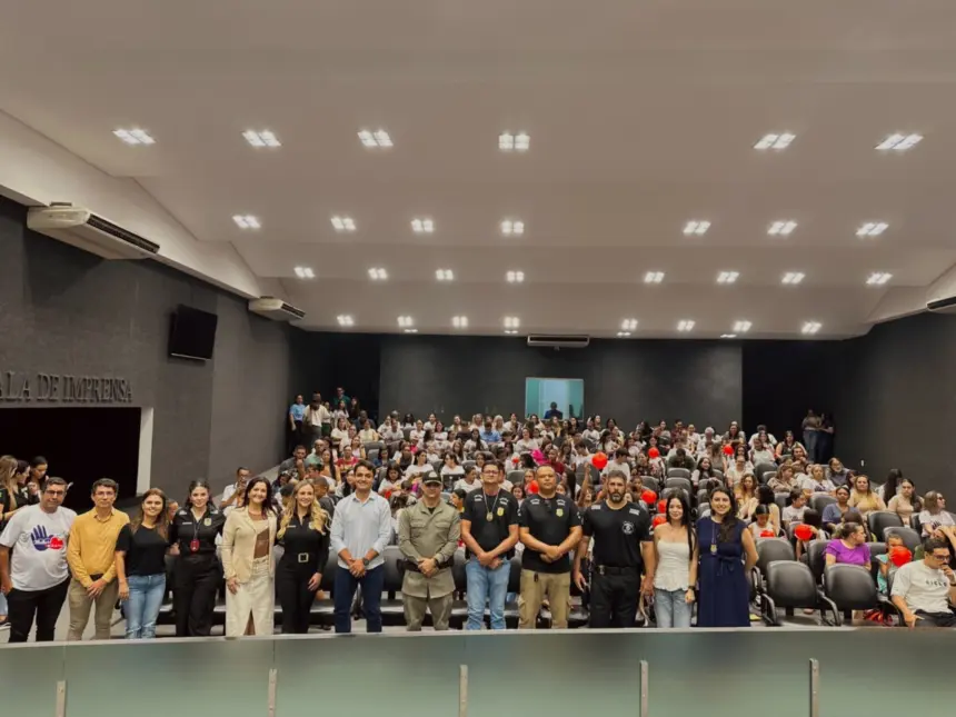 PCGO participa da premiação do 7º Concurso de Redação sobre violência doméstica e Lei Maria da Penha em Goianésia PCGO participa da premiação do 7º Concurso de Redação sobre violência doméstica e Lei Maria da Penha em Goianésia