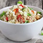 Saladas de quinoa: 6 receitas leves e nutritivas para o jantar