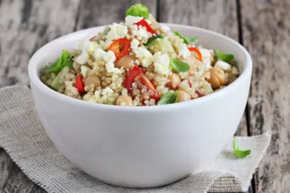 Saladas de quinoa: 6 receitas leves e nutritivas para o jantar