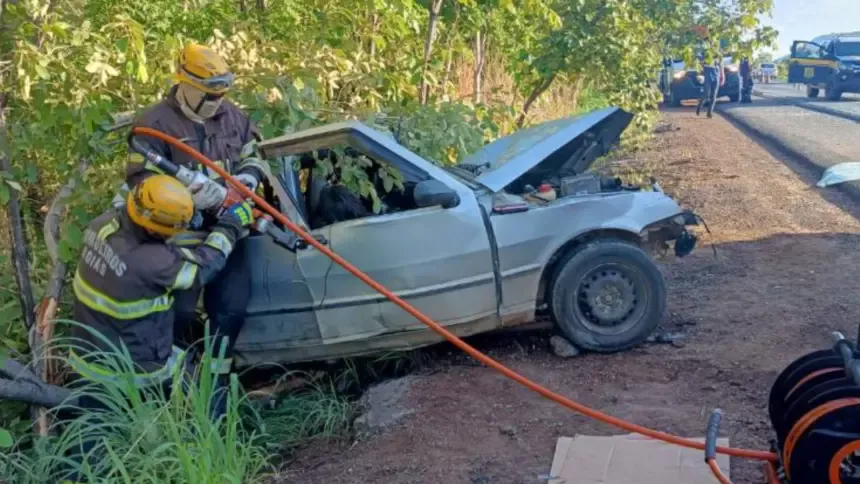 Acidente na BR-020 entre veículo de passeio e camionete mata 3 mulheres e 2 duas crianças