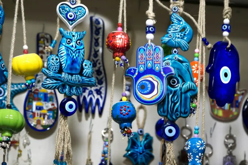 Afaste o mau-olhado: 7 amuletos de proteção para o trabalho Afaste o mau-olhado: 7 amuletos de proteção para o trabalho