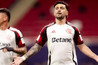 Arrascaeta brilha e Flamengo avança à semi da Copa Intercontinental