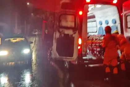 Homem é socorrido pelos bombeiros após atropelamento no Negrinho Carrilho