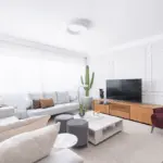 Boiserie na decoração: veja como aplicar essa tendência nos ambientes