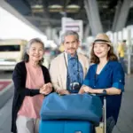 Viagem com idosos: 8 cuidados essenciais para férias tranquilas