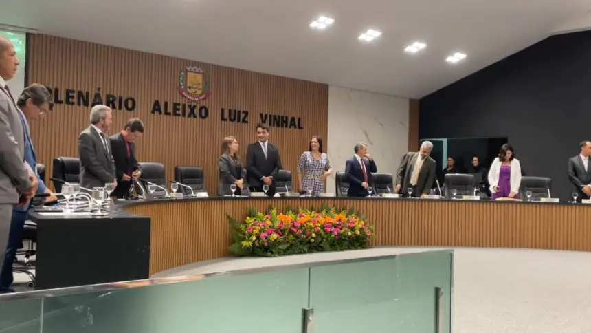 Câmara realiza homenagens com entrega de Comenda e Título de Cidadão Câmara realiza homenagens com entrega de Comenda e Título de Cidadão