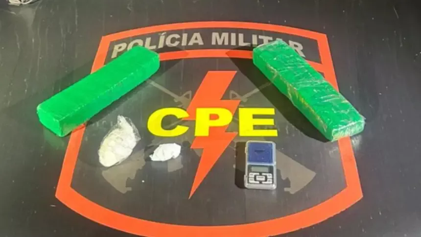 Suspeito de tráfico é preso pela CPE Goianésia ao ser pego com 2kg de drogas Suspeito de tráfico é preso pela CPE Goianésia ao ser pego com 2kg de drogas