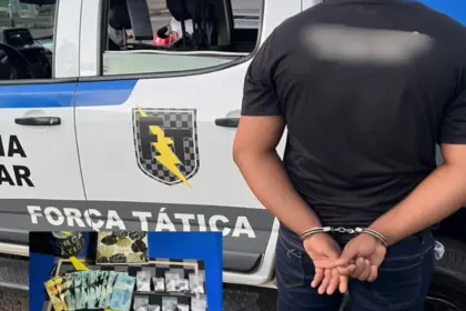 Força Tática prende homem por tráfico de drogas no airro Nova Fiíca