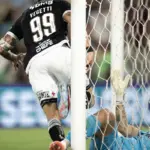 Rayan e Vegetti decidem e Vasco sai em vantagem na Copa do Brasil