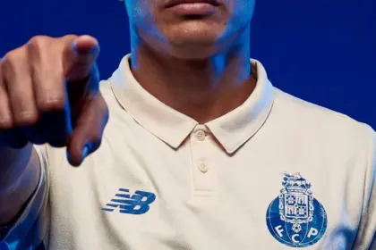 Porto anuncia contratação do zagueiro brasileiro Thiago Silva