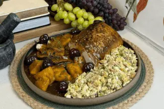 Receitas de Natal: veja como fazer lombo com abacaxi e maionese de salada russa