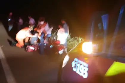 Motociclista fica ferido em colisão entre carro e moto na GO-230