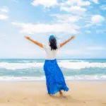 6 simpatias para fazer na praia no Ano-Novo