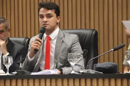 Por iniciativa do presidente Professor Hiago, Câmara aprova reajuste de 25% aos servidores do Legislativo