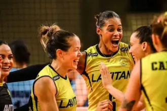 Praia e Osasco encaram clubes italianos na semi do Mundial de vôlei