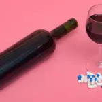 Automedicação nas festas: perigos de misturar álcool e remédios
