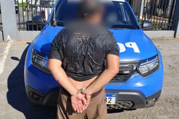 Homem que esfaqueou mãe e filho em Goianésia sofreu tentativa de linchamento antes de ser preso