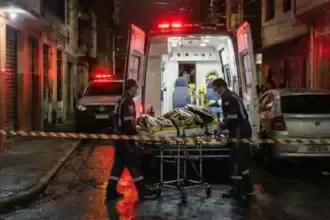 Homem é baleado na cabeça durante tentativa de homicídio em bar