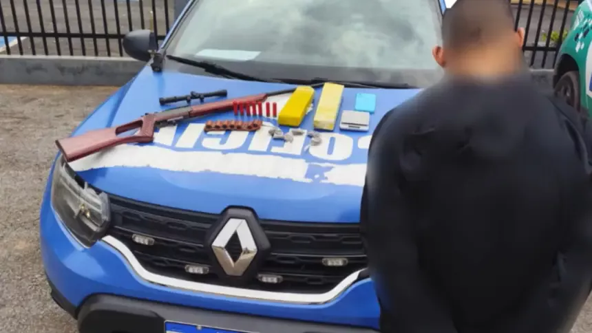 Polícia prende suspeito por tráfico de drogas e posse ilegal de arma