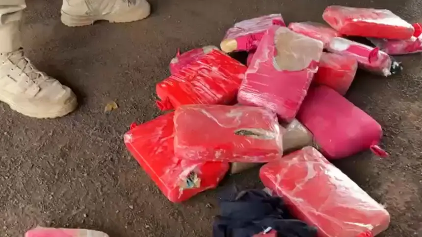 Trio é preso na BR-060 por tráfico de drogas e associação para o tráfico Trio é preso na BR-060 por tráfico de drogas e associação para o tráfico