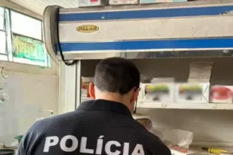 PCGO fecha fábrica clandestina de alimentos e retira mais de 1 tonelada de produtos impróprios do mercado em Goiânia