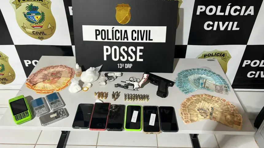 PCGO prende família em Posse por tráfico de drogas, associação para o tráfico e posse irregular de arma de fogo