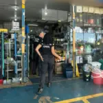 Polícia Civil cumpre buscas em empresa e investiga possível homicídio culposo; vítima morreu após descarga elétrica ao usar enceradeira