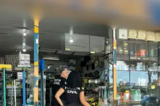 Polícia Civil cumpre buscas em empresa e investiga possível homicídio culposo; vítima morreu após descarga elétrica ao usar enceradeira
