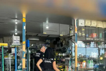 Polícia Civil cumpre buscas em empresa e investiga possível homicídio culposo; vítima morreu após descarga elétrica ao usar enceradeira