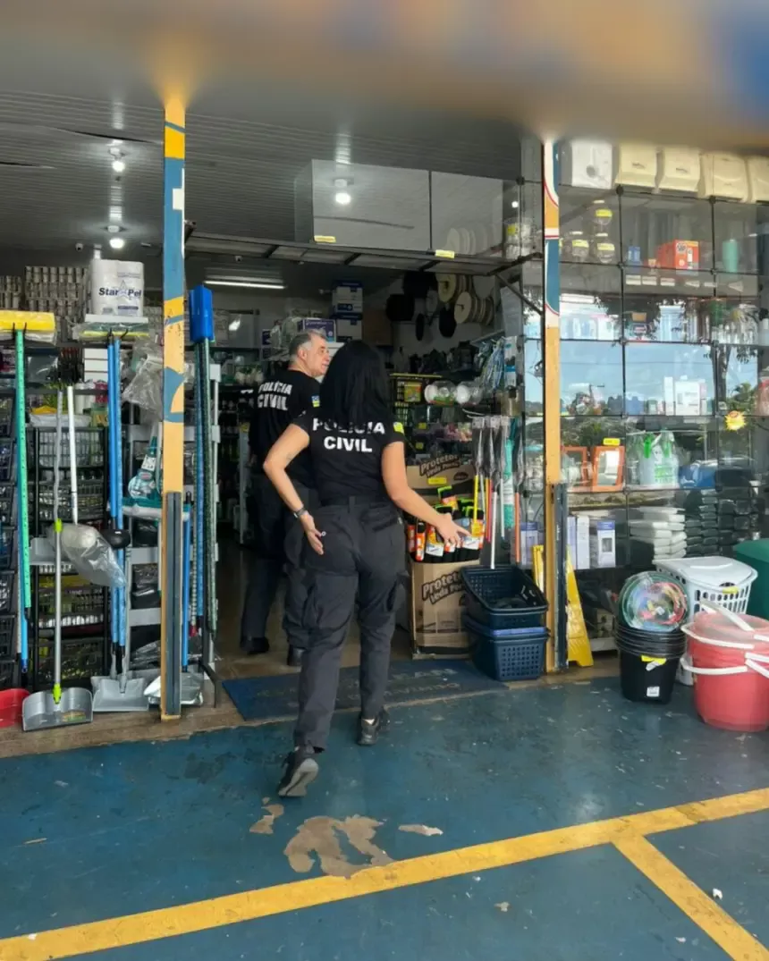 Polícia Civil cumpre buscas em empresa e investiga possível homicídio culposo; vítima morreu após descarga elétrica ao usar enceradeira