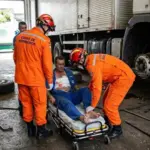 Acidente com caminhão durante troca de pneu deixa trabalhador ferido no norte de Goianésia