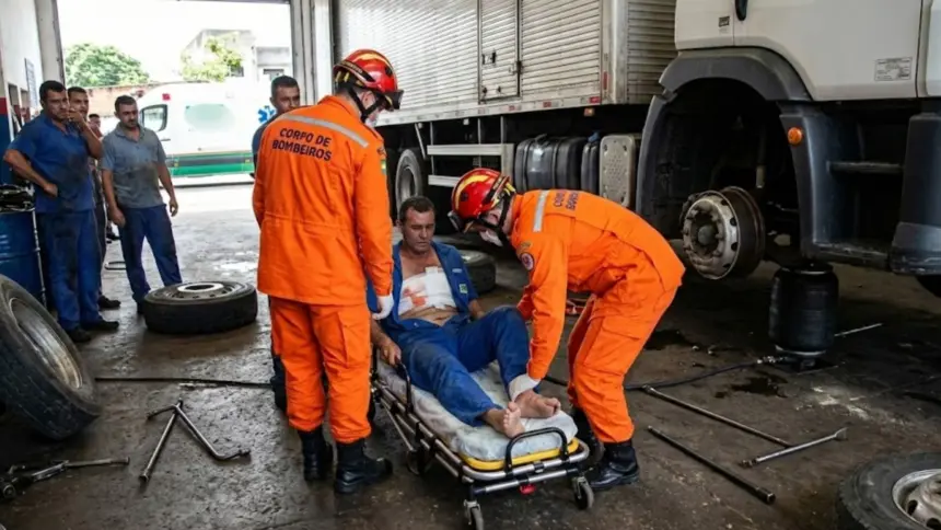 Acidente com caminhão durante troca de pneu deixa trabalhador ferido no norte de Goianésia Acidente com caminhão durante troca de pneu deixa trabalhador ferido no norte de Goianésia