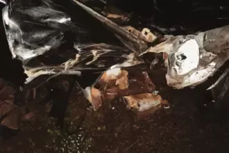 Acidente na GO-080, próximo a Morro Branco, envolve três carros e um ônibus