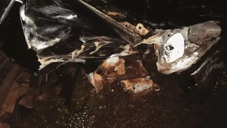 Acidente na GO-080, próximo a Morro Branco, envolve três carros e um ônibus Acidente na GO-080, próximo a Morro Branco, envolve três carros e um ônibus